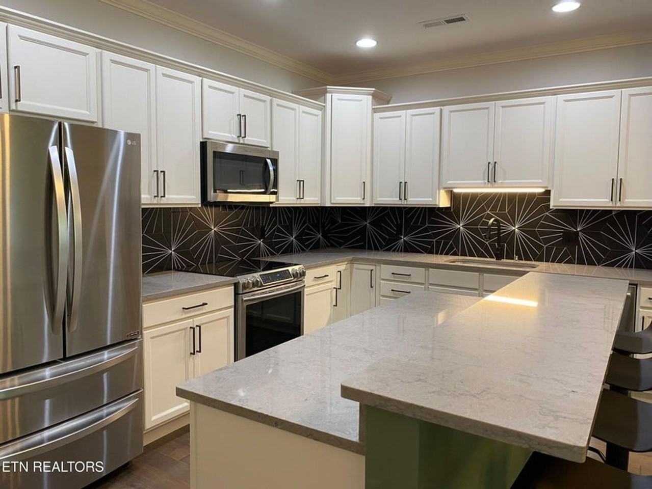 1426 Remington Grove Ln - Photo 2 of 33