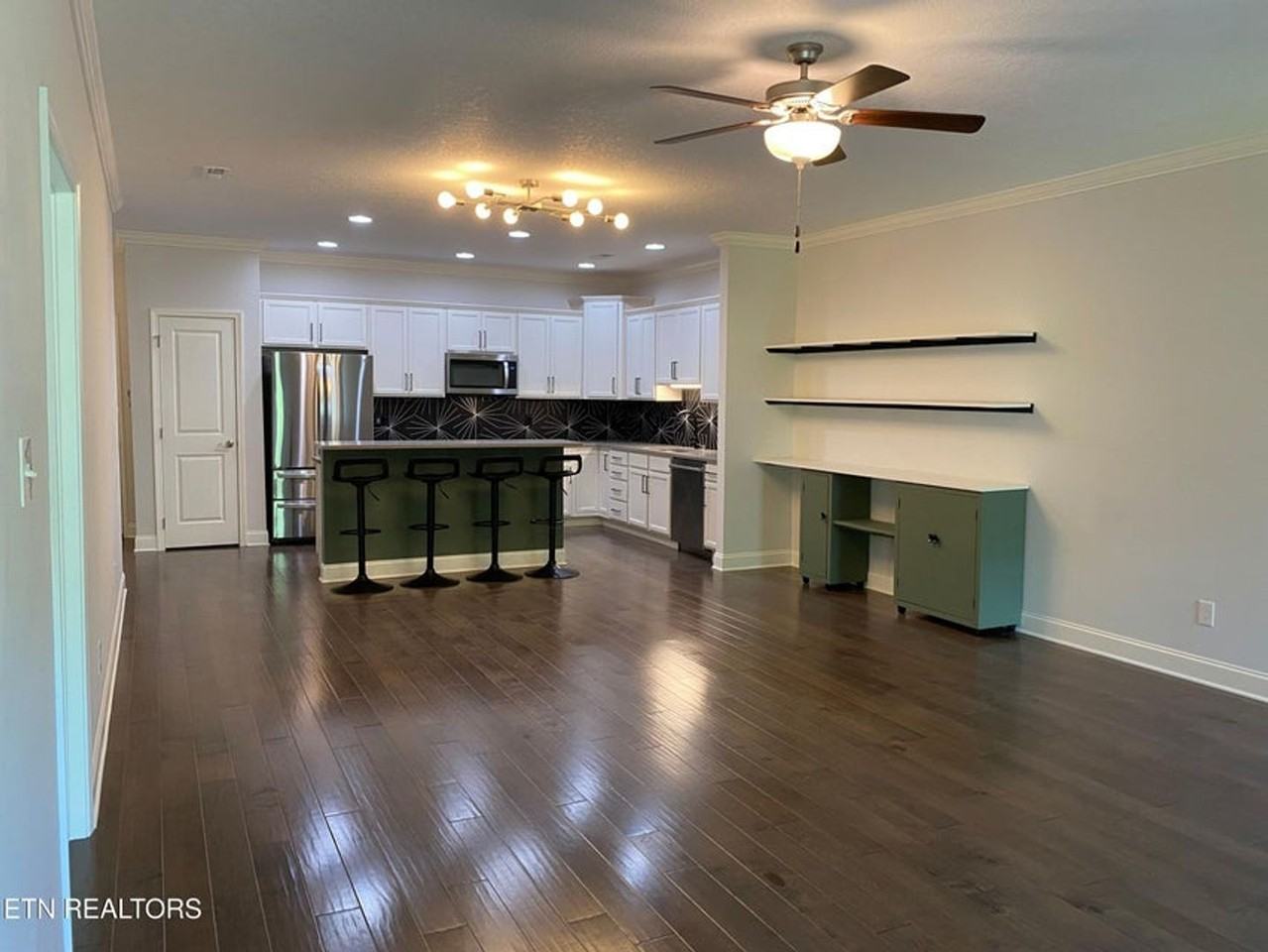 1426 Remington Grove Ln - Photo 3 of 33