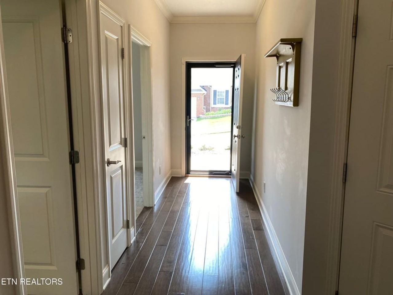 1426 Remington Grove Ln - Photo 4 of 33