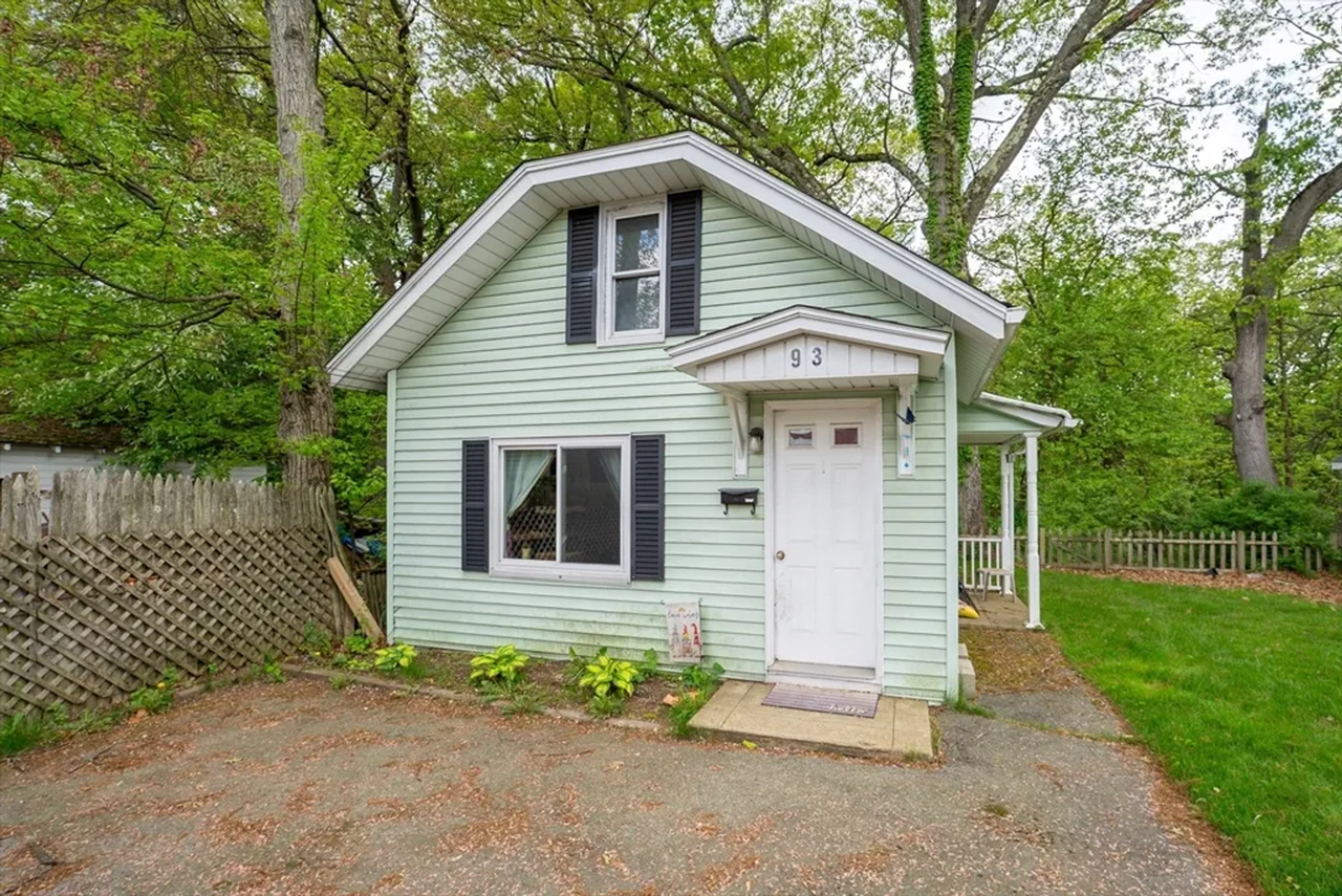 93-95 Thaddeus Street - Photo 2 of 2