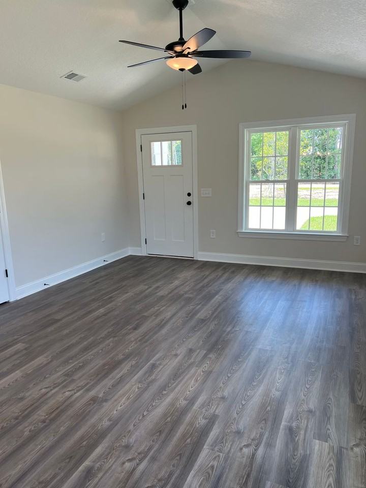 1370 Highway 139 - Photo 3 of 17