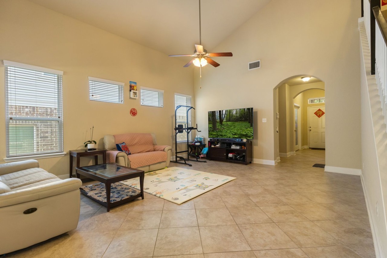 5722 Sweetwater Way - Photo 4 of 23