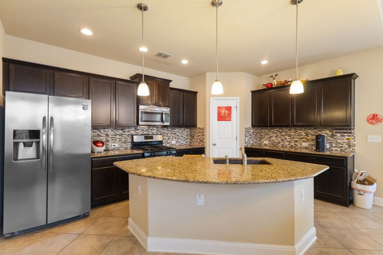 5722 Sweetwater Way - Photo 7 of 23
