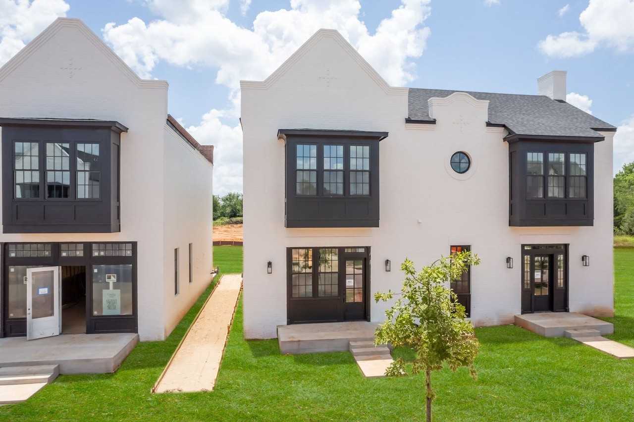 18814 Selah Way - Photo 2 of 41