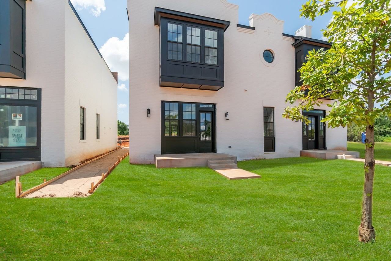 18814 Selah Way - Photo 3 of 41