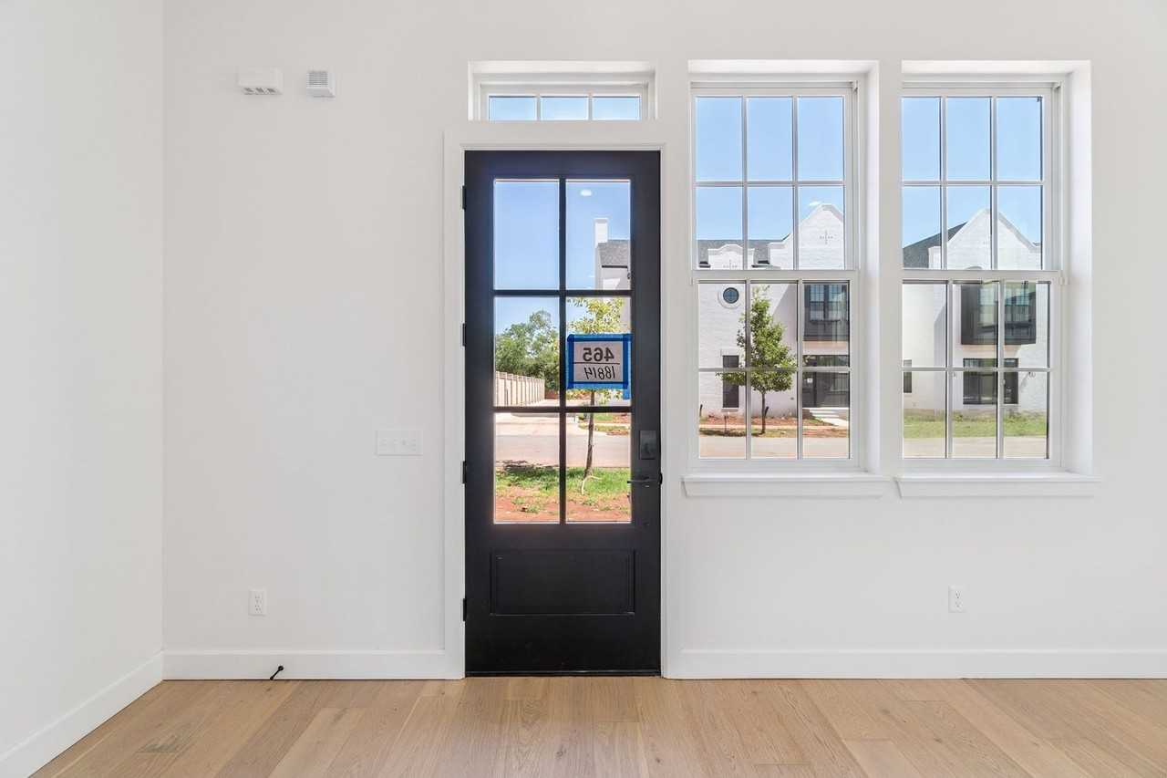 18814 Selah Way - Photo 6 of 41