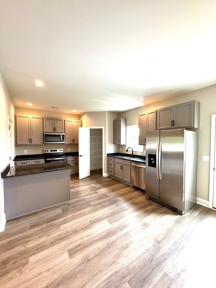 678 Zephyr Dr - Photo 3 of 15
