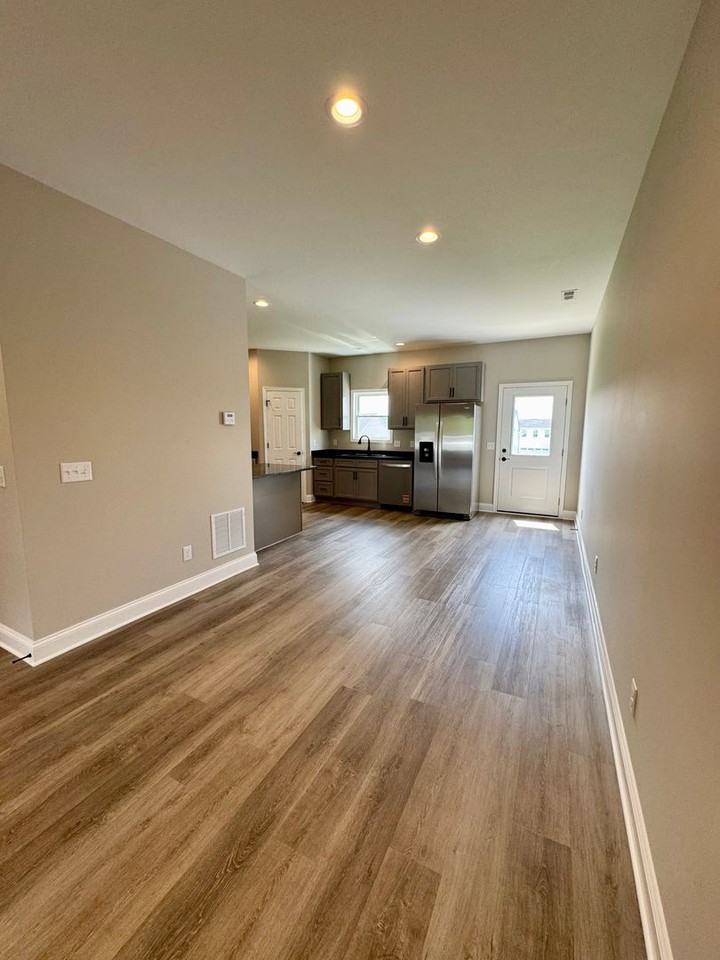 678 Zephyr Dr - Photo 6 of 15