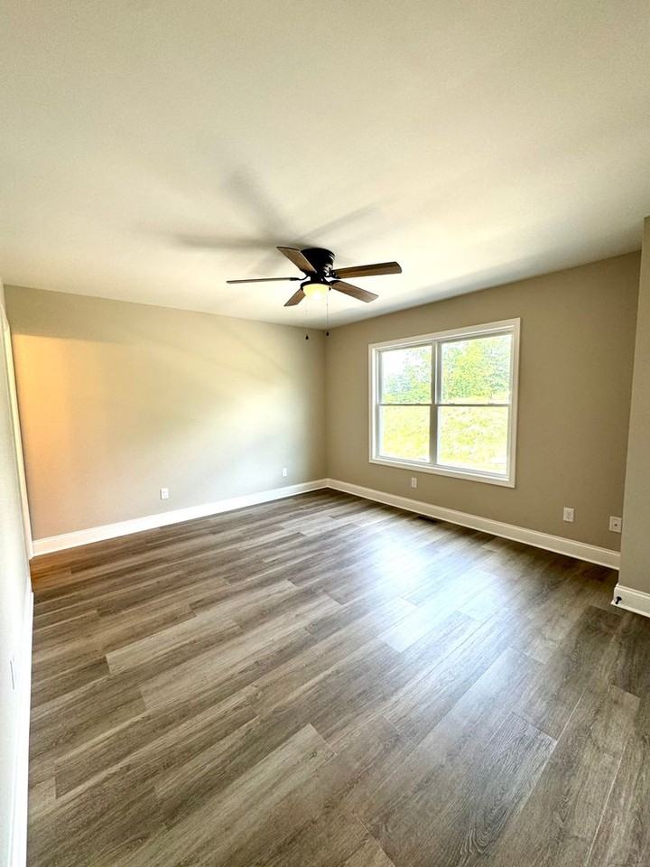 678 Zephyr Dr - Photo 7 of 15