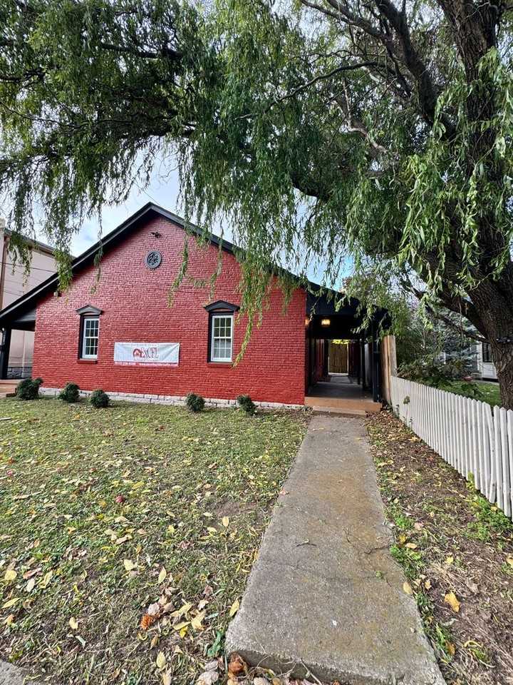 1225 6th Avenue North - Photo 3 of 30