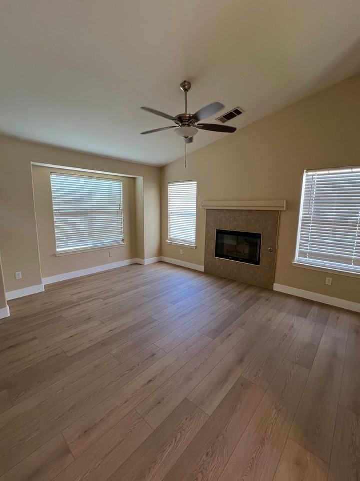 4205 Serene Oak Dr - Photo 3 of 18