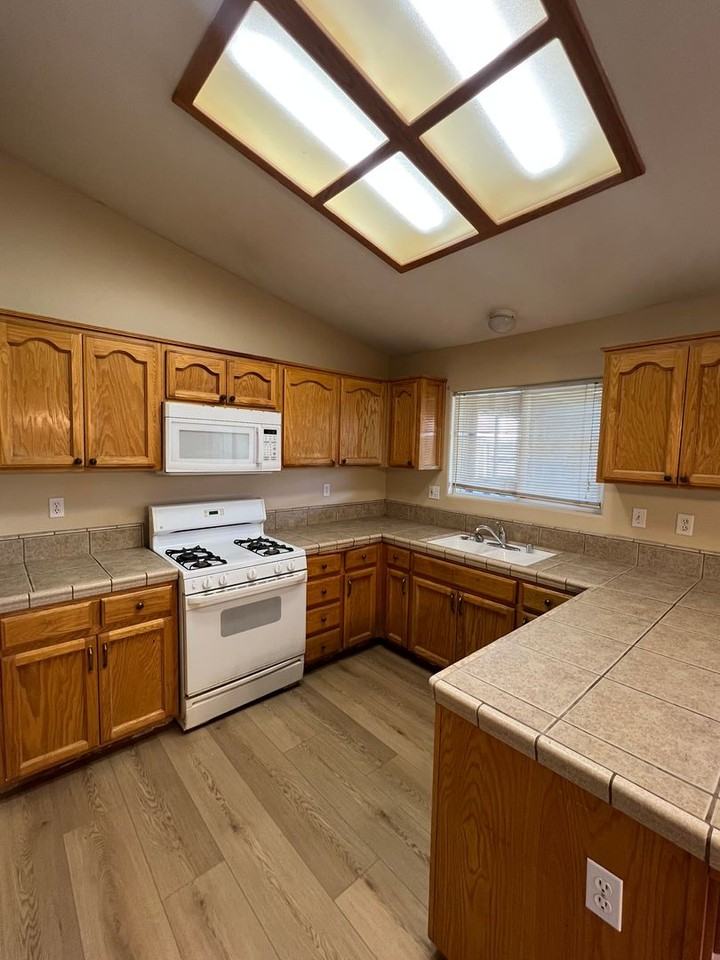 4205 Serene Oak Dr - Photo 6 of 18