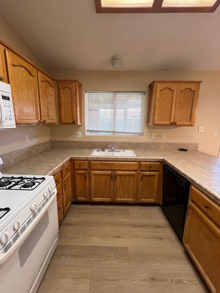 4205 Serene Oak Dr - Photo 7 of 18
