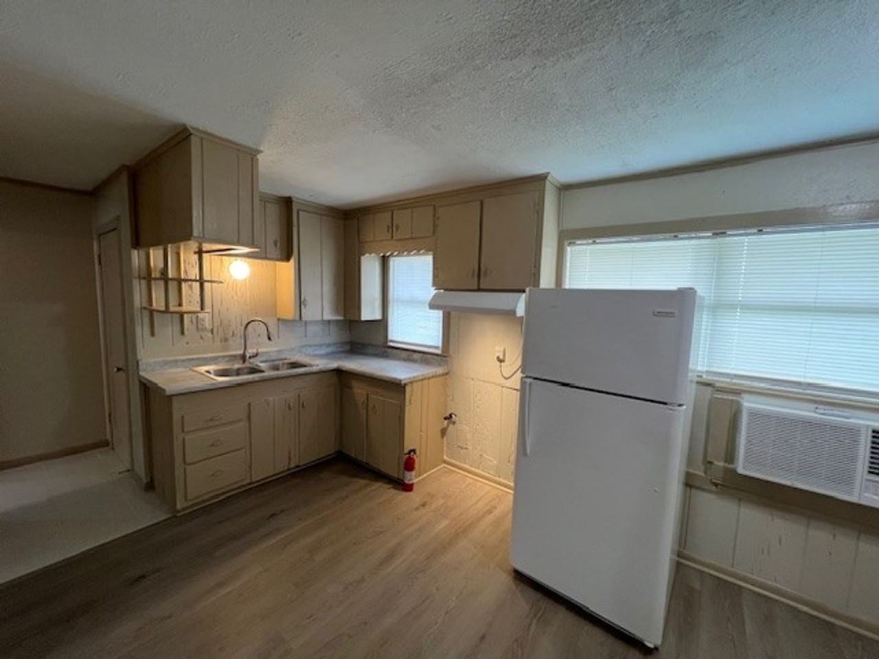 216 Brundrette St - Photo 3 of 8