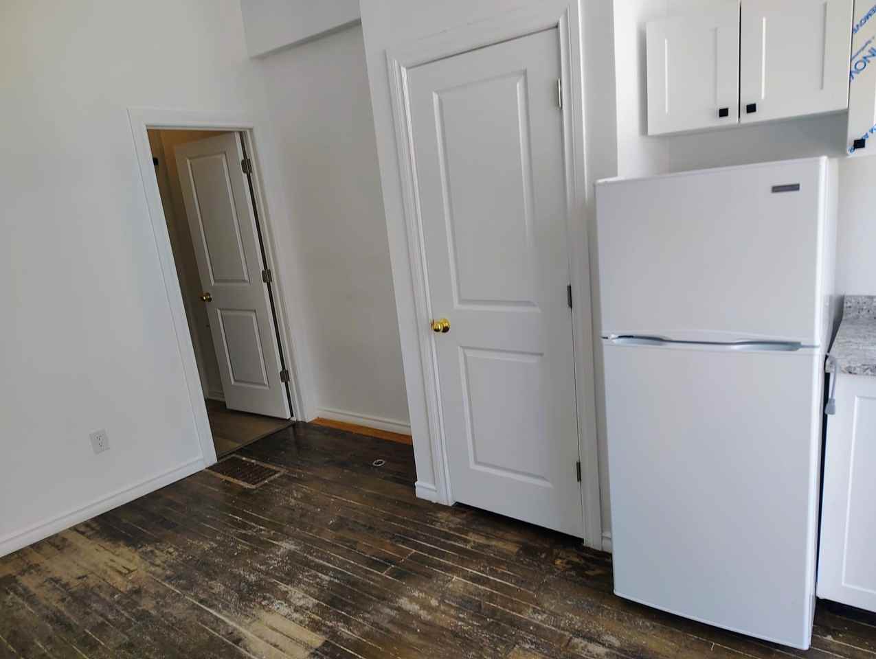 494 Somerset St W #1-2 - Photo 5 of 9