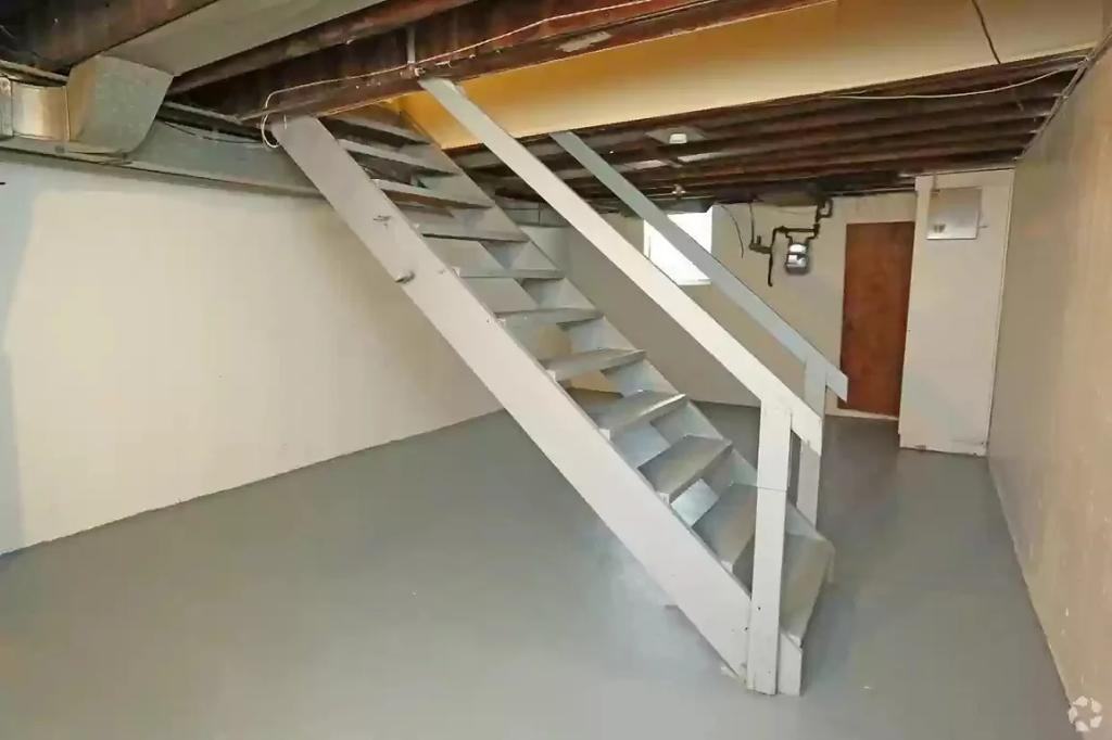 14160 Dale St - Photo 3 of 9