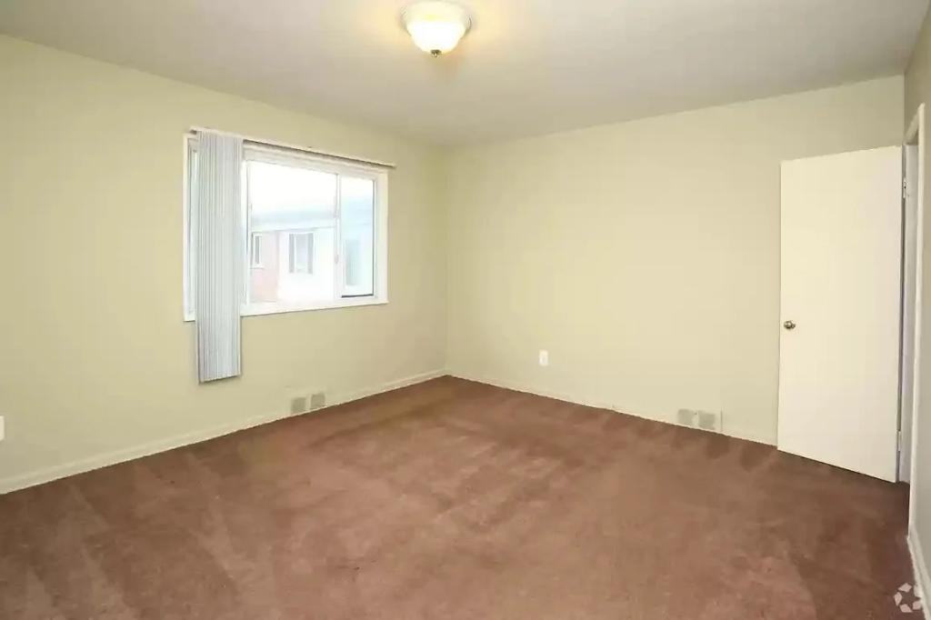 14214 Dale St - Photo 6 of 9