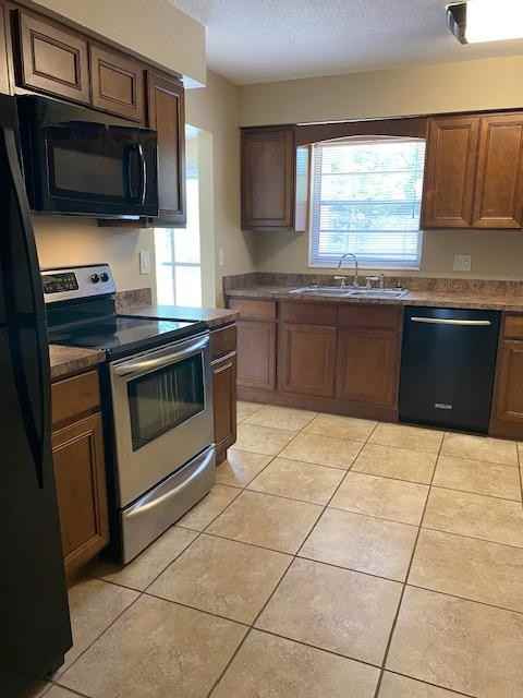 4360 Best Ave - Photo 2 of 16