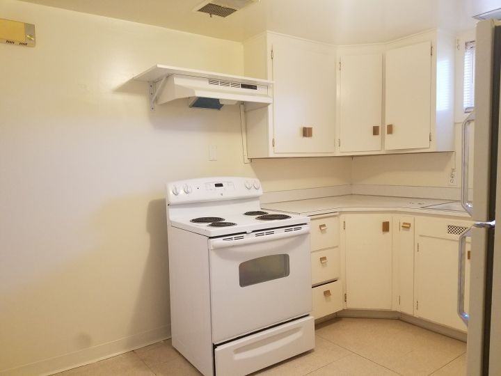 641 1/2 Avenue D - Photo 4 of 6