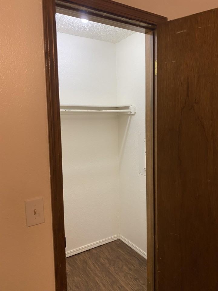 12606 Abbotts Way - Photo 2 of 26