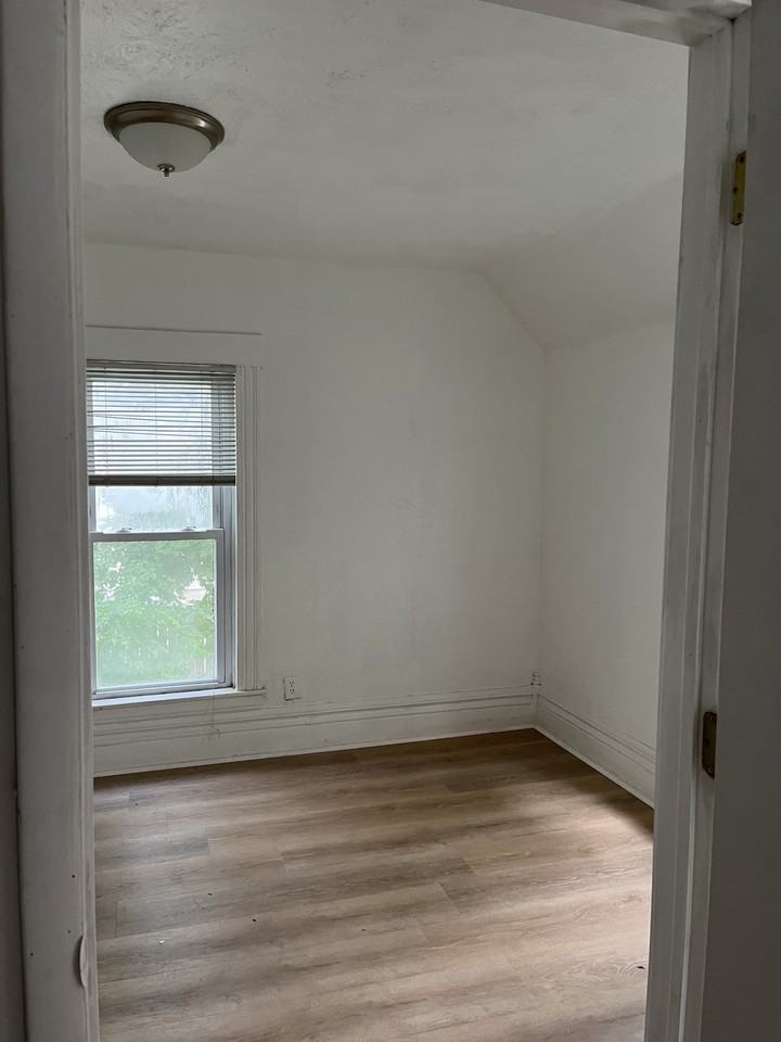 433 S Washington St #2 - Photo 3 of 8