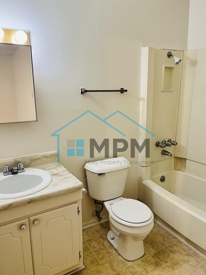 7 Briarwood Cir #1 - Photo 3 of 12