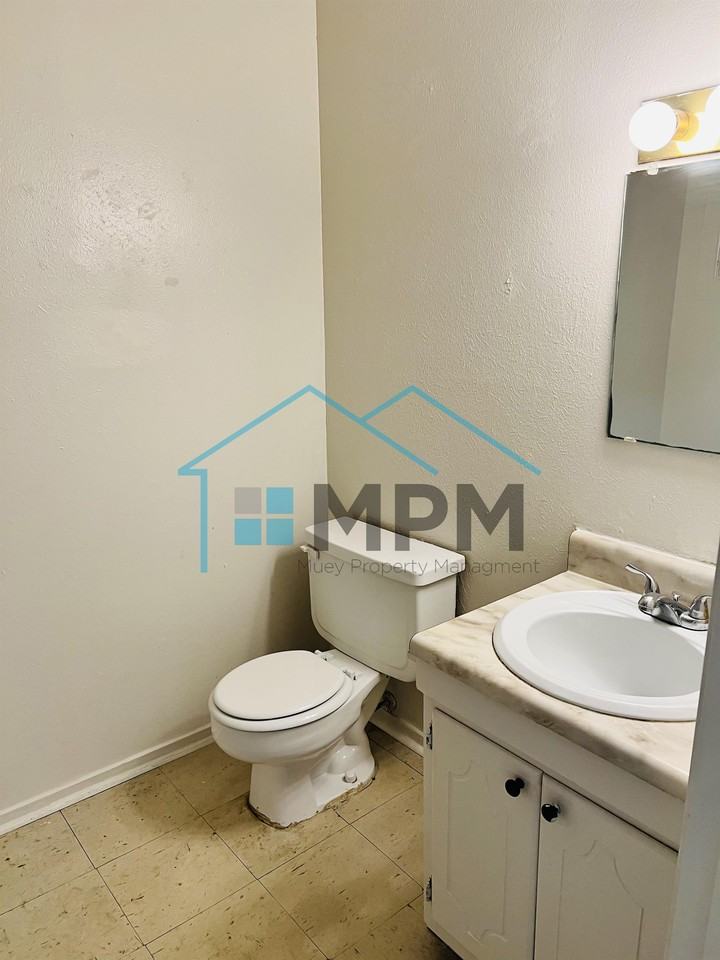 7 Briarwood Cir #1 - Photo 2 of 12