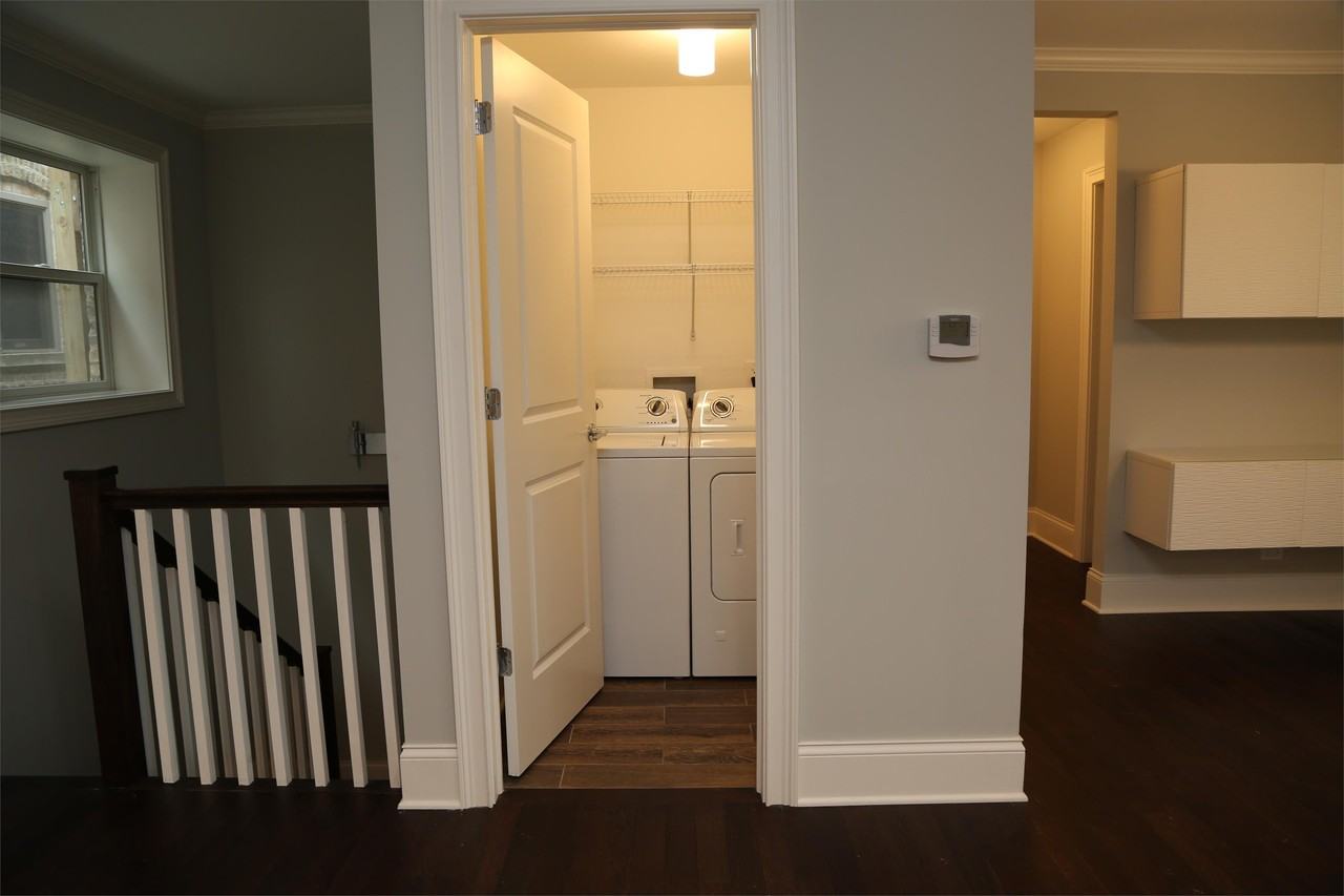 2305 W Waveland Ave - Photo 6 of 9