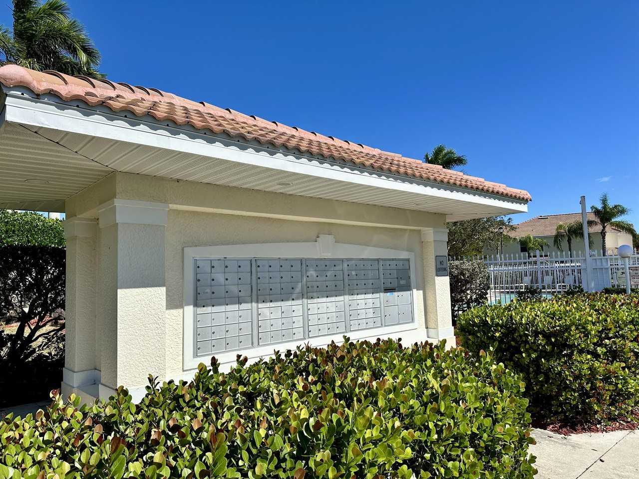 860 Hampton Cir #1 - Photo 4 of 31