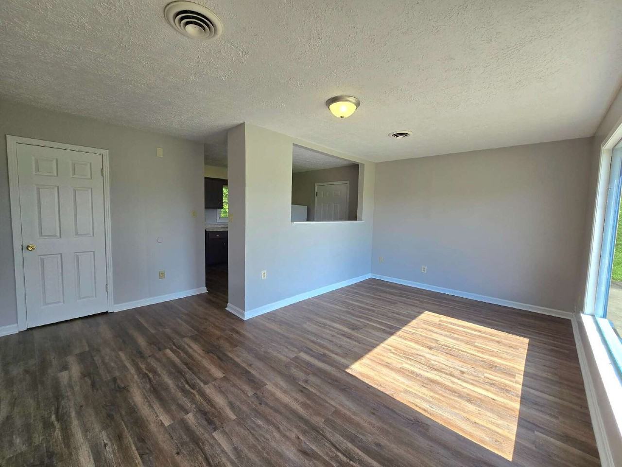 198 Locust St Apt B - Photo 3 of 9