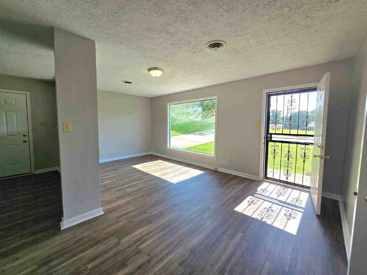 198 Locust St Apt B - Photo 5 of 9