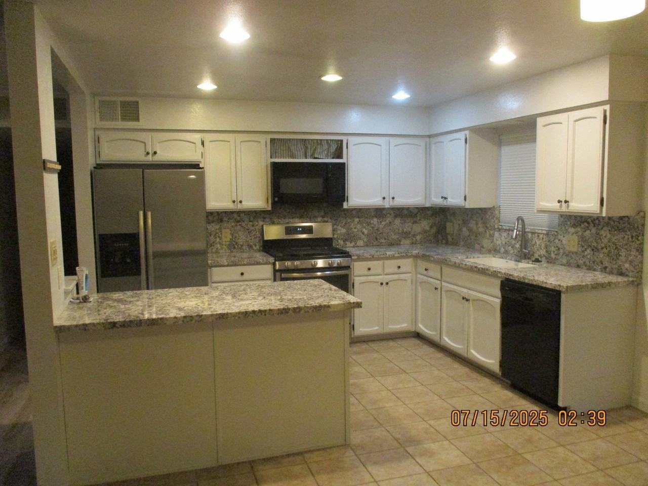 2563 Lockwood Dr - Photo 3 of 19