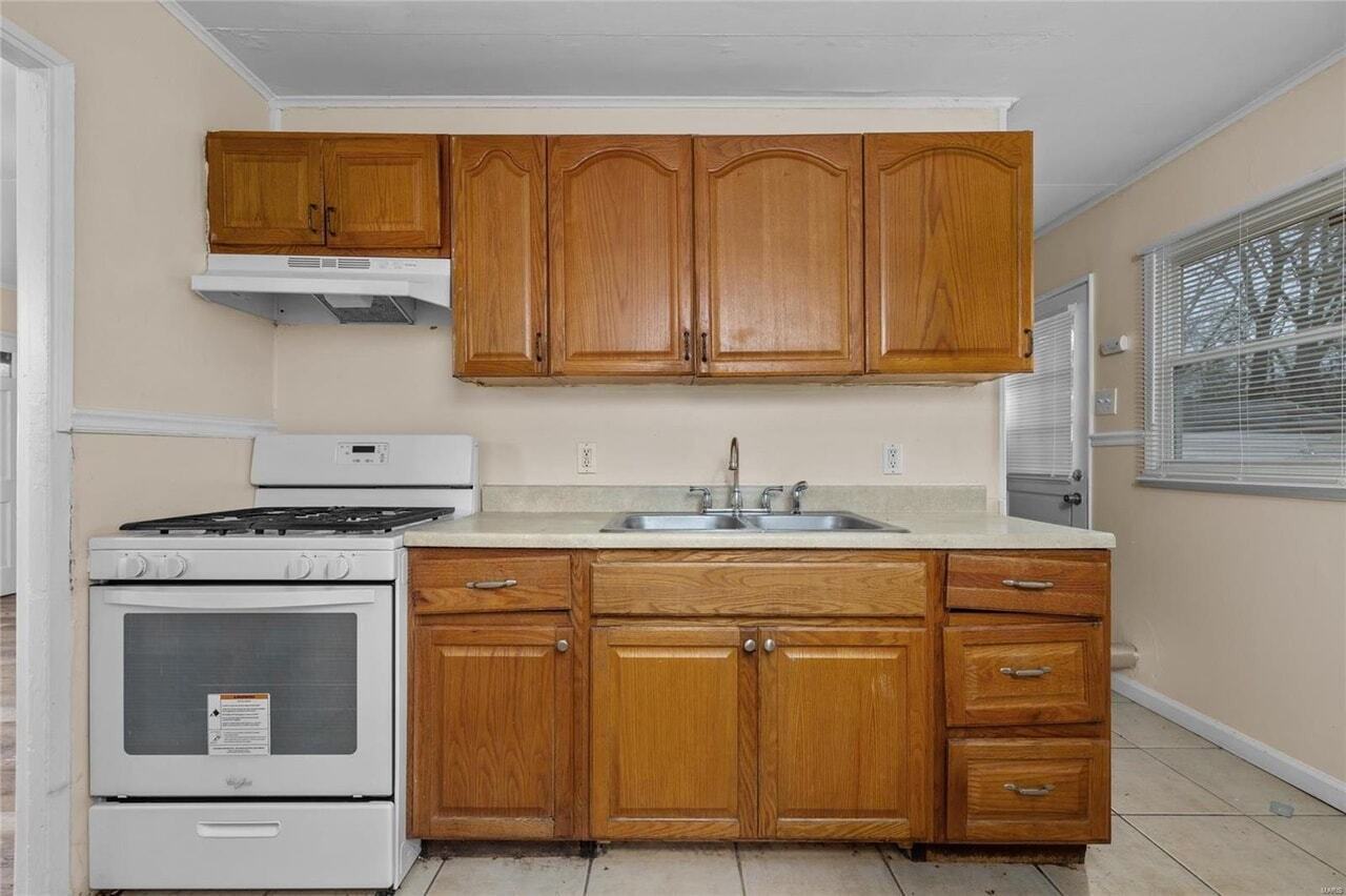 110 Paul Ave - Photo 2 of 12