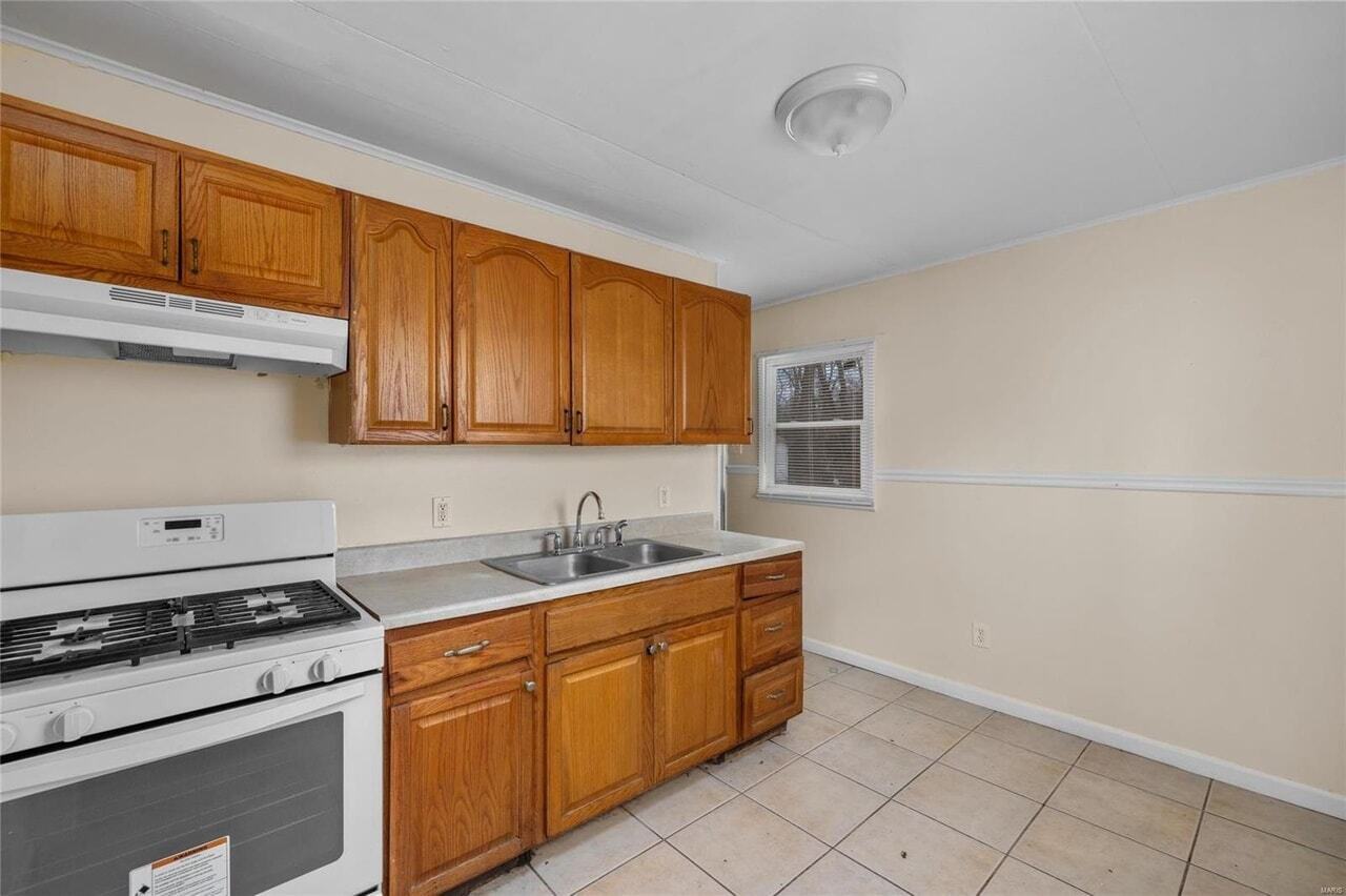 110 Paul Ave - Photo 3 of 12