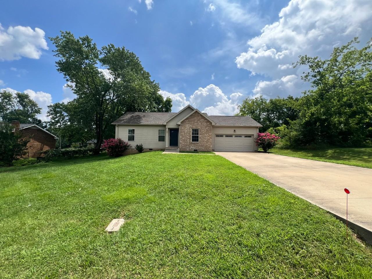 505 Paula Dr - Photo 3 of 21