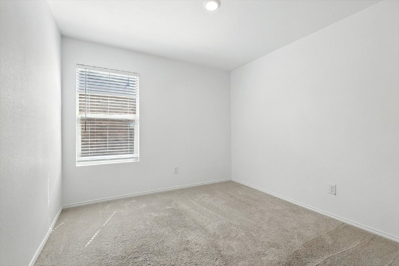 1653 Bluff View Dr - Photo 7 of 26