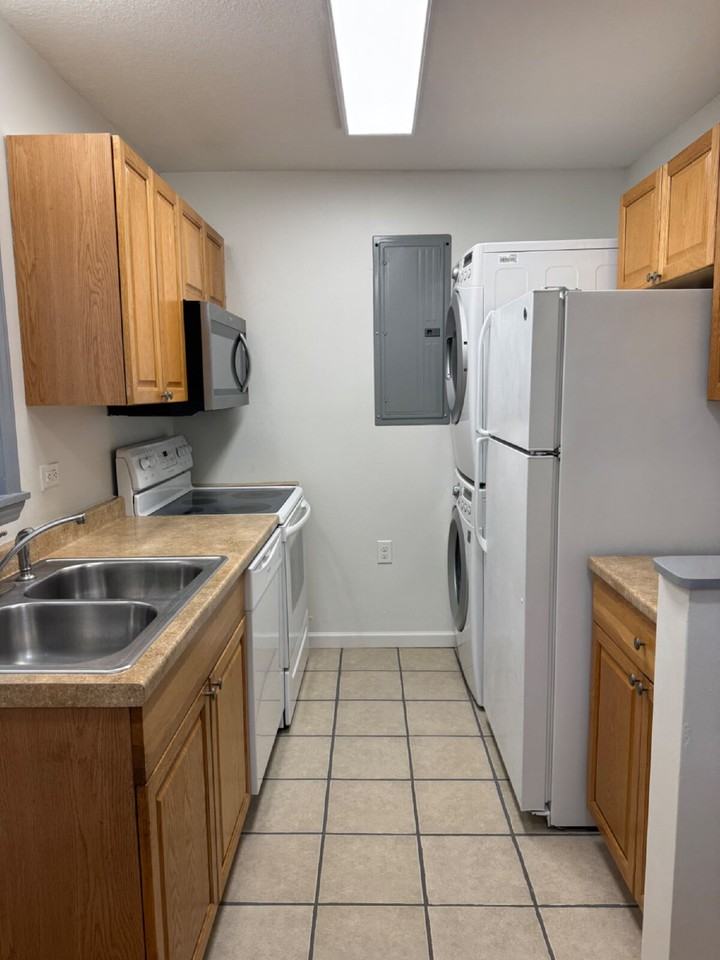 922 1st Ave W - Photo 7 of 20