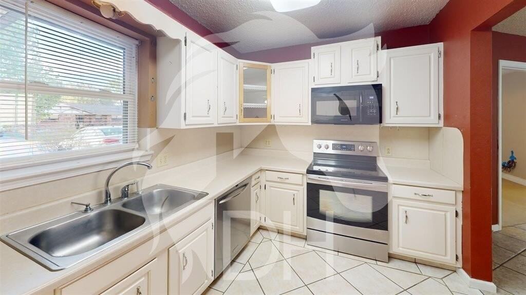 3302 Wheatridge Dr - Photo 3 of 31