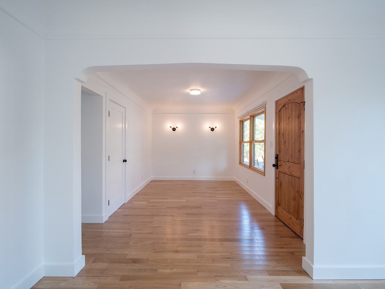 2907 1/2 12th Avenue - Photo 2 of 15