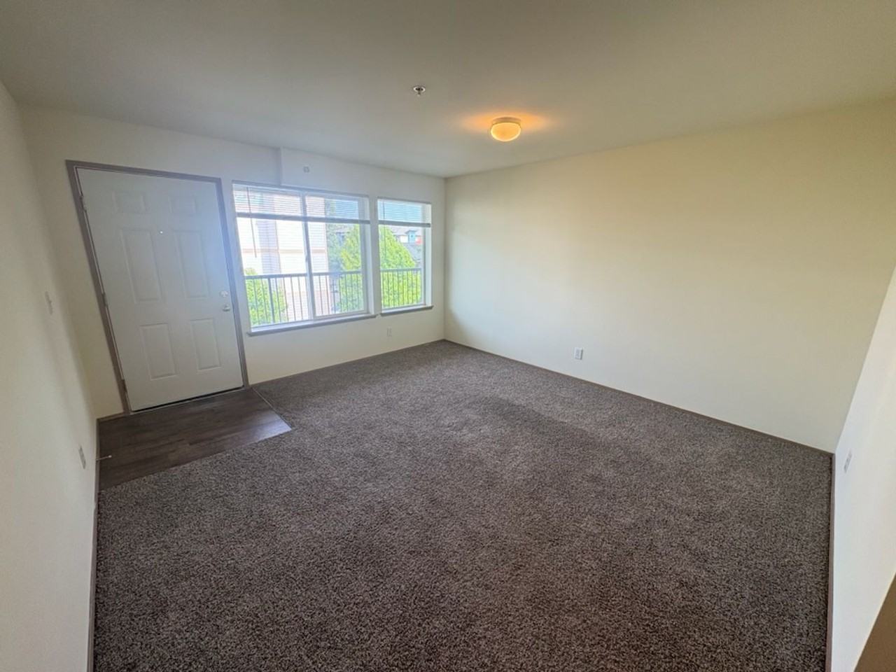 627 W Bakerview Rd - Photo 2 of 10