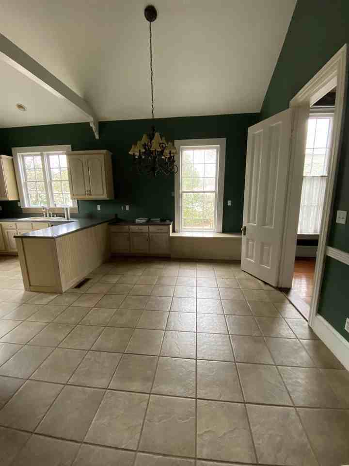 321 W Barbour St - Photo 4 of 15