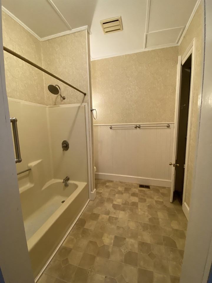 321 W Barbour St - Photo 7 of 15