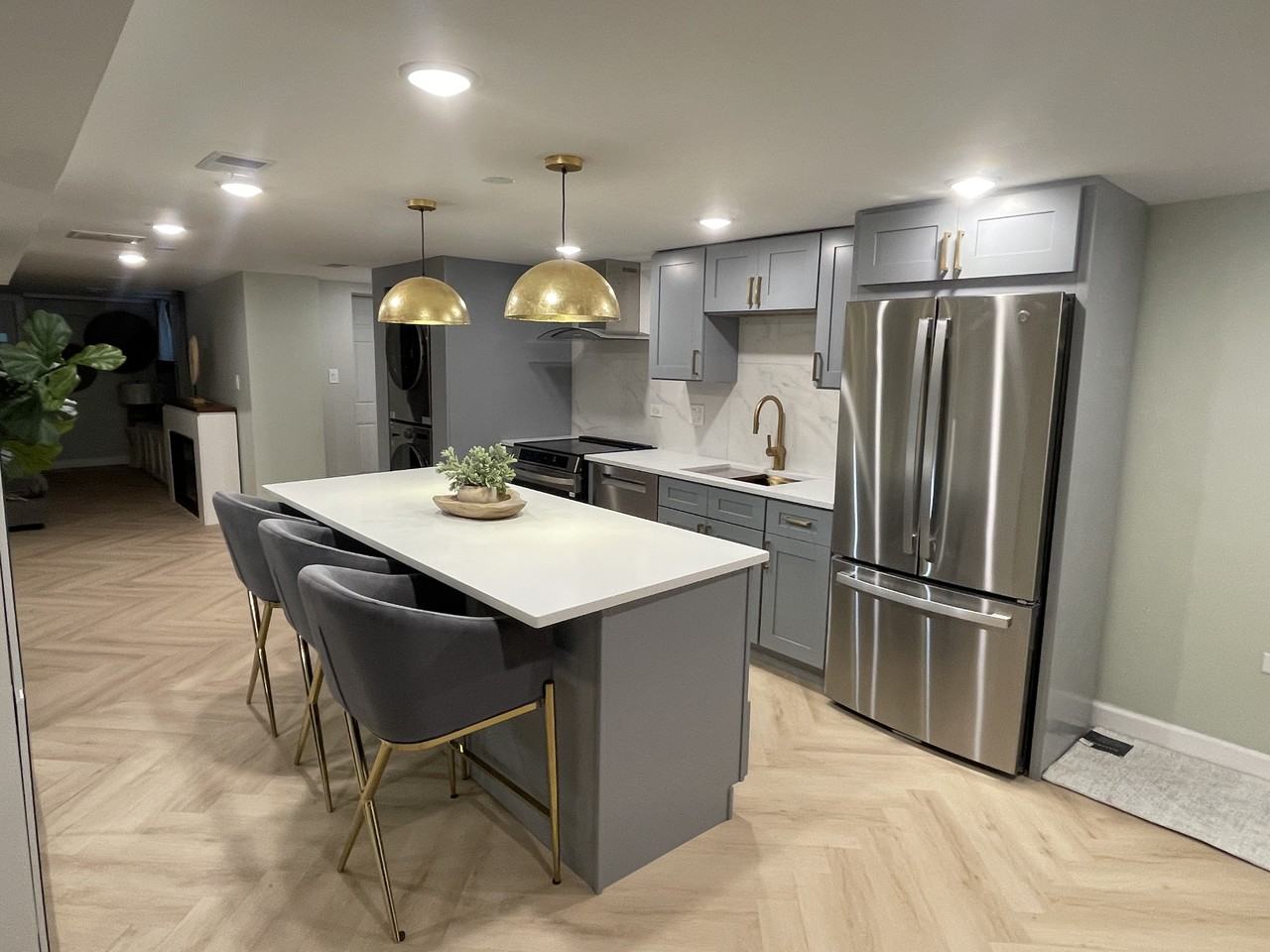 656 E 50th Pl - Photo 2 of 25