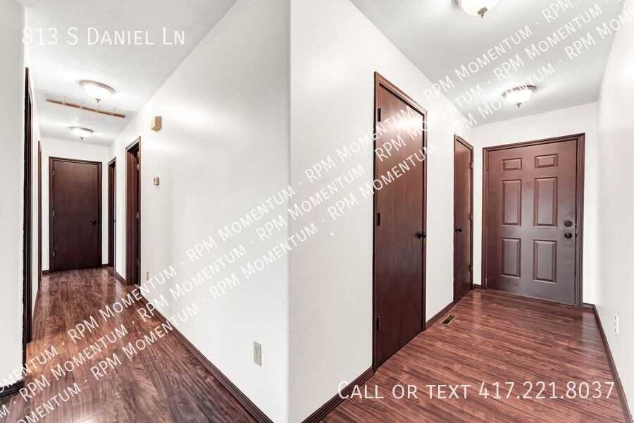 813 S Daniel Ln - Photo 3 of 30