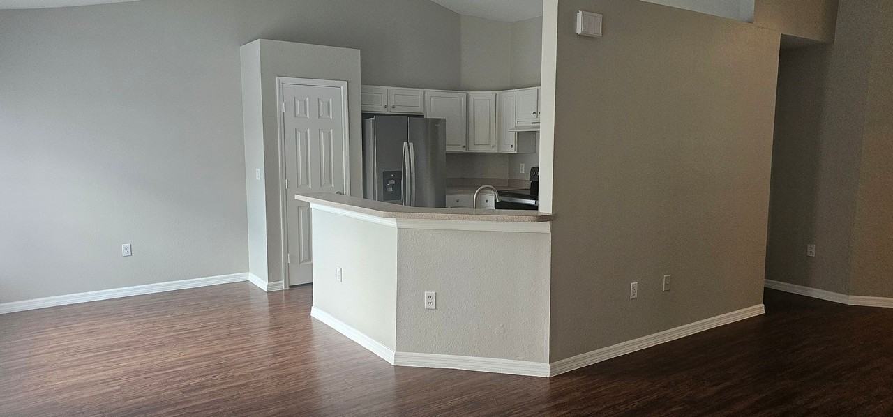1530 Sw 19th Ave - Photo 5 of 22