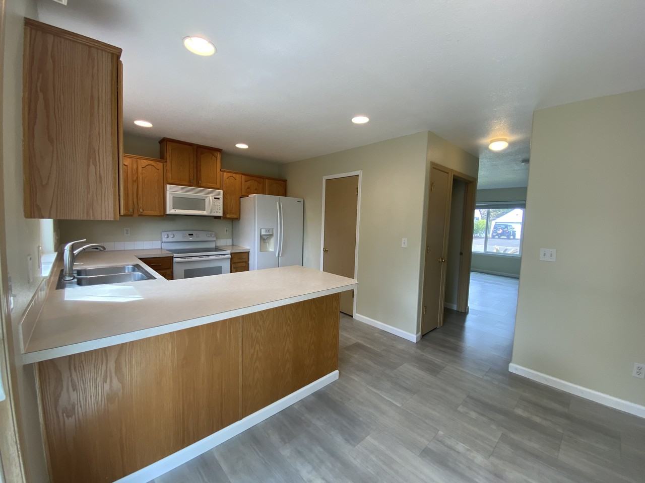 606 W Sheridan St #NA - Photo 3 of 21