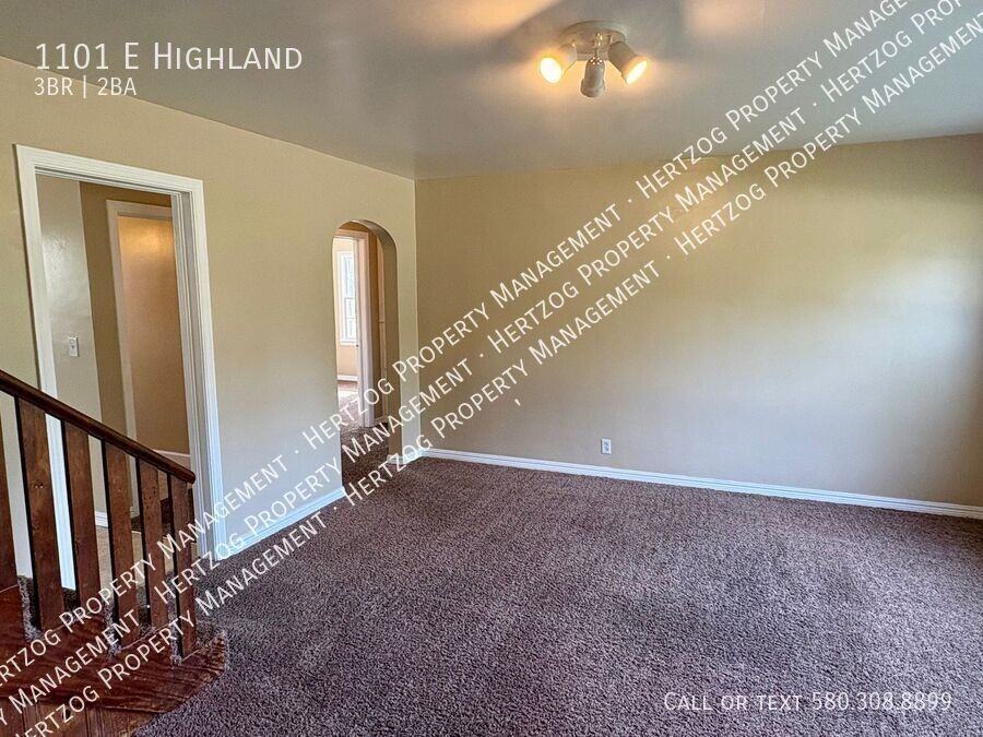 1101 E Highland Ave - Photo 3 of 31