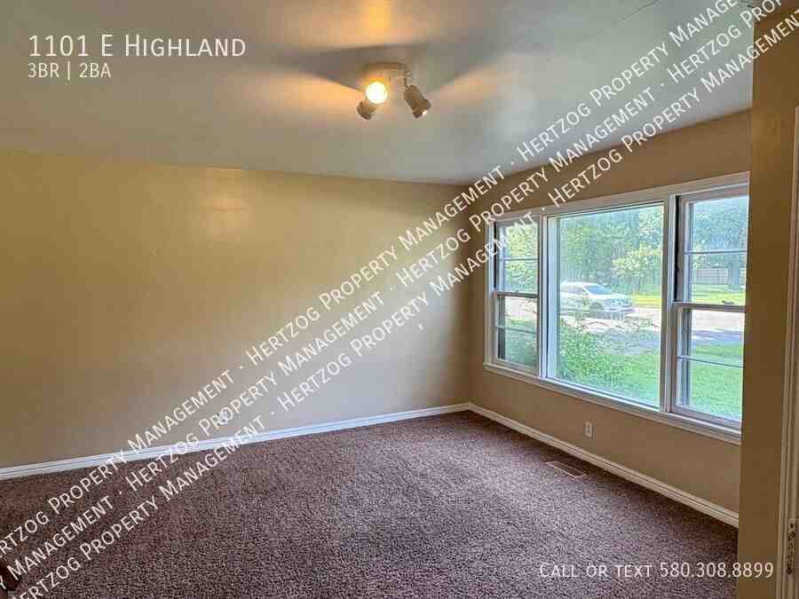 1101 E Highland Ave - Photo 4 of 31