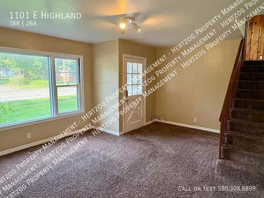 1101 E Highland Ave - Photo 5 of 31