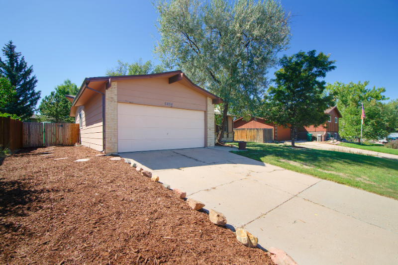 6858 W Portland Ave - Photo 3 of 20